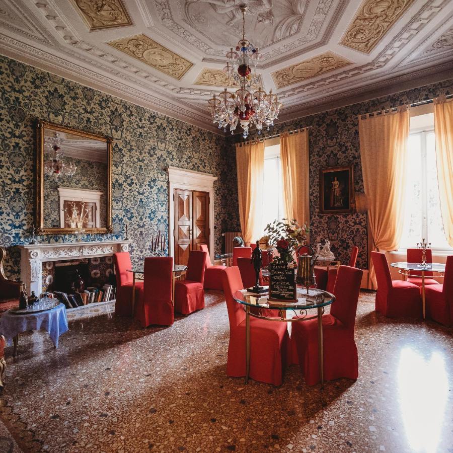 Salotto Delle Arti Hotel Модена Екстериор снимка