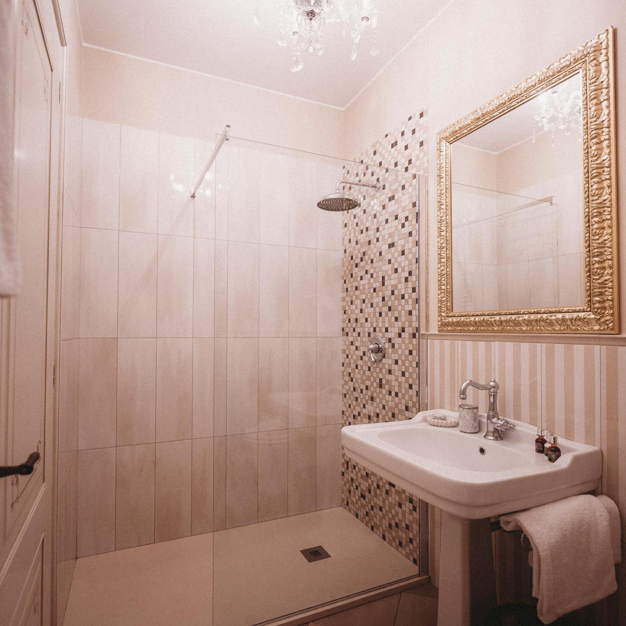 Salotto Delle Arti Hotel Модена Екстериор снимка