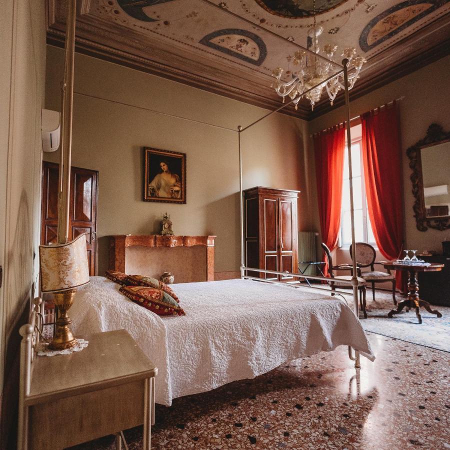 Salotto Delle Arti Hotel Модена Екстериор снимка