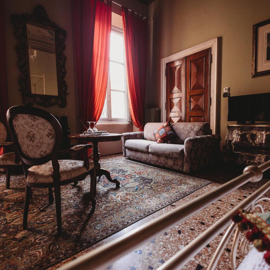Salotto Delle Arti Hotel Модена Екстериор снимка