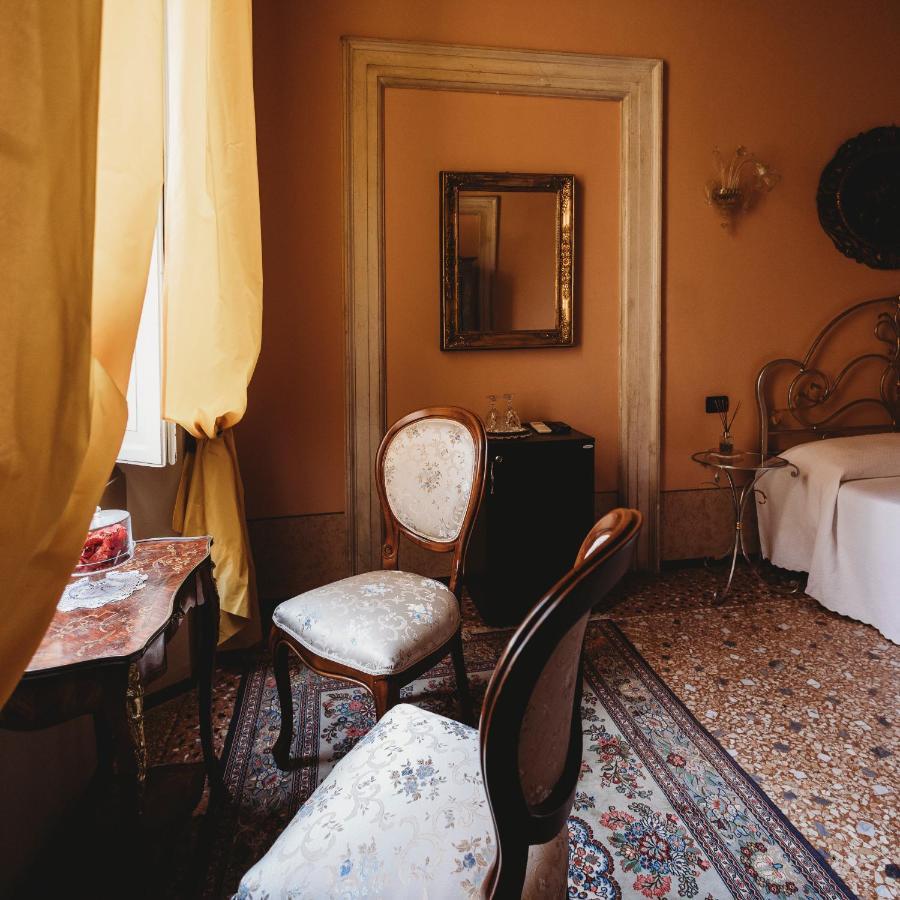 Salotto Delle Arti Hotel Модена Екстериор снимка